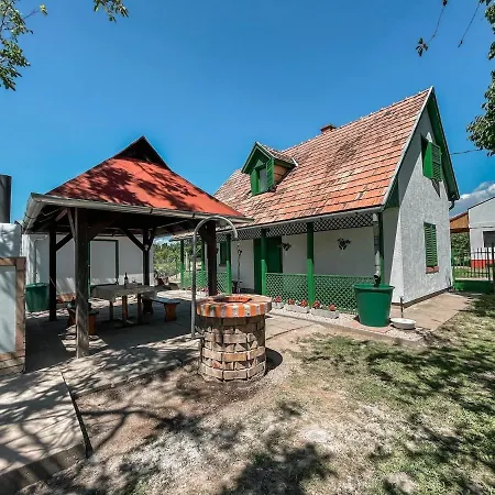 Дом отдыха Vitez - Detached House With Yard And Sauna