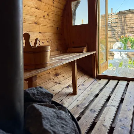 Vitez - Detached House With Yard And Sauna Дом отдыха *