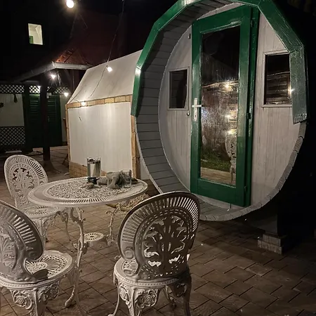 Vitez - Detached House With Yard And Sauna Дом отдыха *