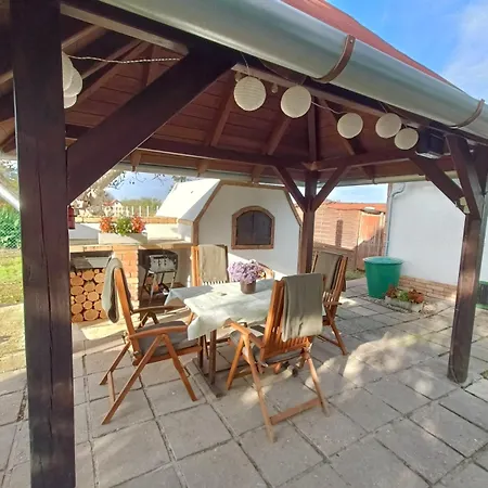 Vitez - Detached House With Yard And Sauna Дом отдыха Шиофок